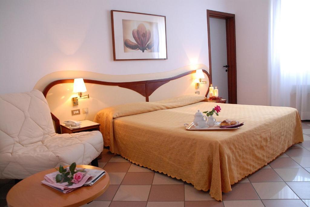Hotel La Fenice Formigine Cameră foto
